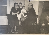 The Schönberg family, 1951