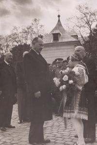 Zora Zemene with Prime Minister Milan Hodža, 1938