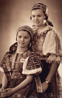 Zora Zemene with her sister Jarmila, cca 1938