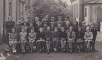 School photo with Libuška (in the middle of the lower row) and few children from the children's home from who Julie learned news about her sister