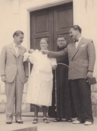 Taťána and Vladimír Wiesners; the birth of their eldest son Tomáš, 1941, Dubrovnik