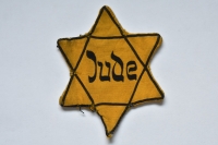 The Star of David, worn by Gertrude Grünwald, the witness's mother, during the Protectorate