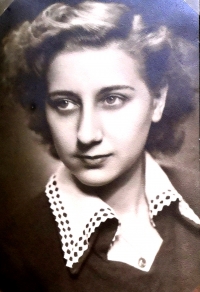 Jarmila Štěrbová v mládí