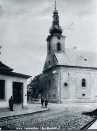 Kníhkupectvo pri evanjelickom kostole v Trenčíne