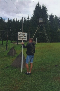 Ladislav Harant roku 2019 na výletě v Bučině, kde je zachován kousek státní hranice