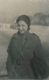 Emílie Veverková, roz. Bulířová, jako studentka učitelského ústavu v Jičíně, 1929