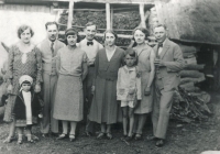 Maminčiny sestry s rodinami, 1930