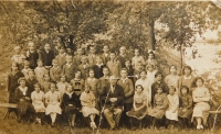 Children from the school in Velké Vrbno in 1936. Witness in the upper row, first on the right.
