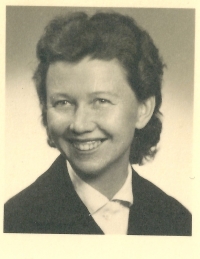 Hana Dvořáková v roce 1953 na studiích na lékařské UK