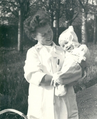 With her daughter Hanička during work in Jilemnice