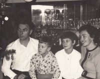 Vlastimil a Božena Trlida with their children