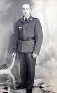 Otec pamětnice v uniformě Luftwaffe, nedatováno