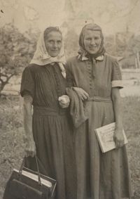 Margita (the witness) as a young girl (right)