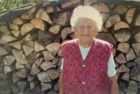 Margita Duchova as a pensioner at home in the yard