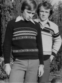 Michal Kaňa a jeho priateľ don Štefan Turanský v mladosti (prevzal po ňom misiu pre cirkev)