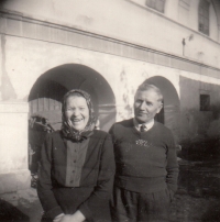 Josef's parents in front of their house in Chotiněves