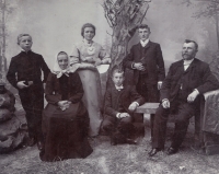 Family of Antonín Flengr from Boratín. He lived in Boratín from 1874 (?) to 1906. From left: Miloslav (1892), Anna Flengrová, née. Zajíčková (1854), daughter Anna (1887), married Opočenská, Josef Flengr, Antonín Flengr (1883), Ant. Flengr Sr. (1854)