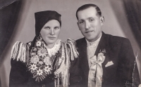 Wedding photo of parents - Markéta Konopíková and Jakub Přibek from Draženov (about 1940)