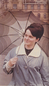 Taťána Blažková as an apprentice in the Bílá labuť department store