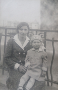 Two-and-half years old Růžena with her mother