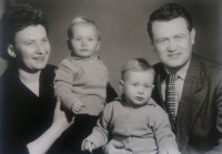 Růžena Vavřichová, with her husband and sons, 1958-1959