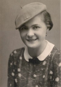 Maminka Anna Tomášková, Prague in 1935