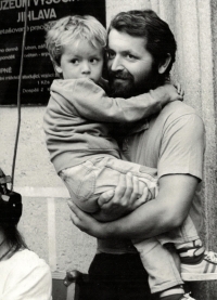 S nejmaldším synem Vojtou, 1990