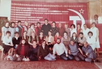 Focení učitelů ve škole v Povrlech, Josef je v první řadě druhý zleva (1983)