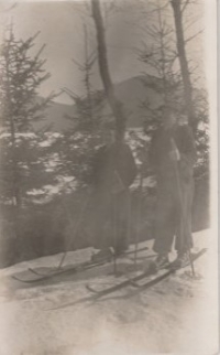 Margit´s parents skiing, 1932