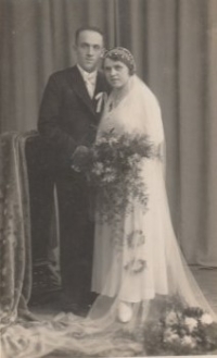 Wedding of her parents, Trutnov, 1934