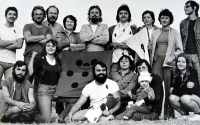 S kamarády trampy a lidmi z klubu Kafemlejnek na špačkové lize, 1978 