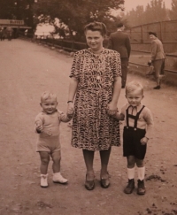 With his brother and mother, Václav on the left, 1944