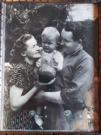 Antonín Podzimek with his parents
