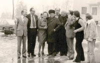 Jiří Malášek in Rohr with abbot Anastáz Opask (fourth from the right) and singer Karel Kryl (far right)