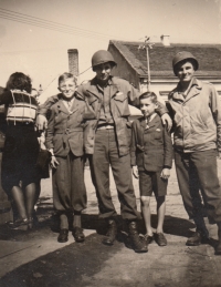 Jaroslav Kraus with American soldiers in Old Pilsen in May, 1945