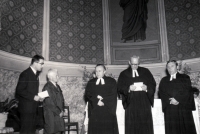 Jaroslav Kraus při bohoslužbě v Mariánských Lázních 1975