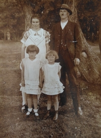 Jiřina Vašíčková with her parents and younger sister, 1928