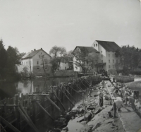 Construction of the weir at the mill Brejlov on the Sázava River