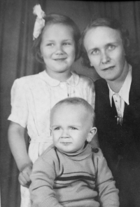 With his sister and mother, Pilsen, 1949
