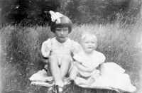 The witness with her sister Bohumila in 1939