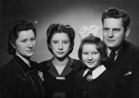 The witness with her parents and younger sister around 1948