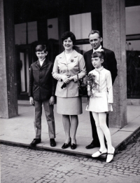The witness with her husband and children at the end of the 1960s 