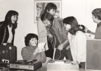 Josef Novotný (centre) as editor of the school radio with students in 1980