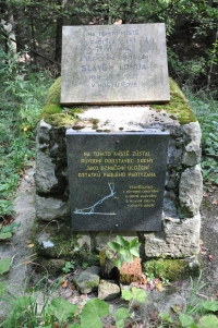 The original tombstone at the place of Jaroslav Londa's death