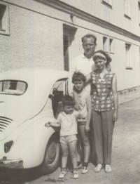 Jiřina Gímešová with her husband and daughters, 1960s