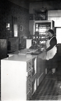 Vilma Dvorská's mother in the confectionery