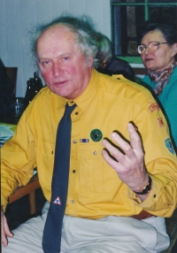 Old skaut Josef Tomášek na mikulášském setkání v roce 2000