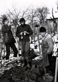 Digging a vineyard with his friend and grandfather František Záleský / Mutěnice / 1974
