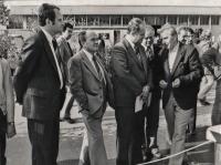 Oldřich Jelínek (on the right) with director Bobek and political leaders at the fair in Brno in 1979
