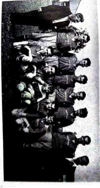 Stanislav Halama (Horný rad - druhý napravo) s tímom Tatran Turany, s ktorým získal v roku 1953 titul majstra Žilinského kraja. Fotografia z dobových novín.